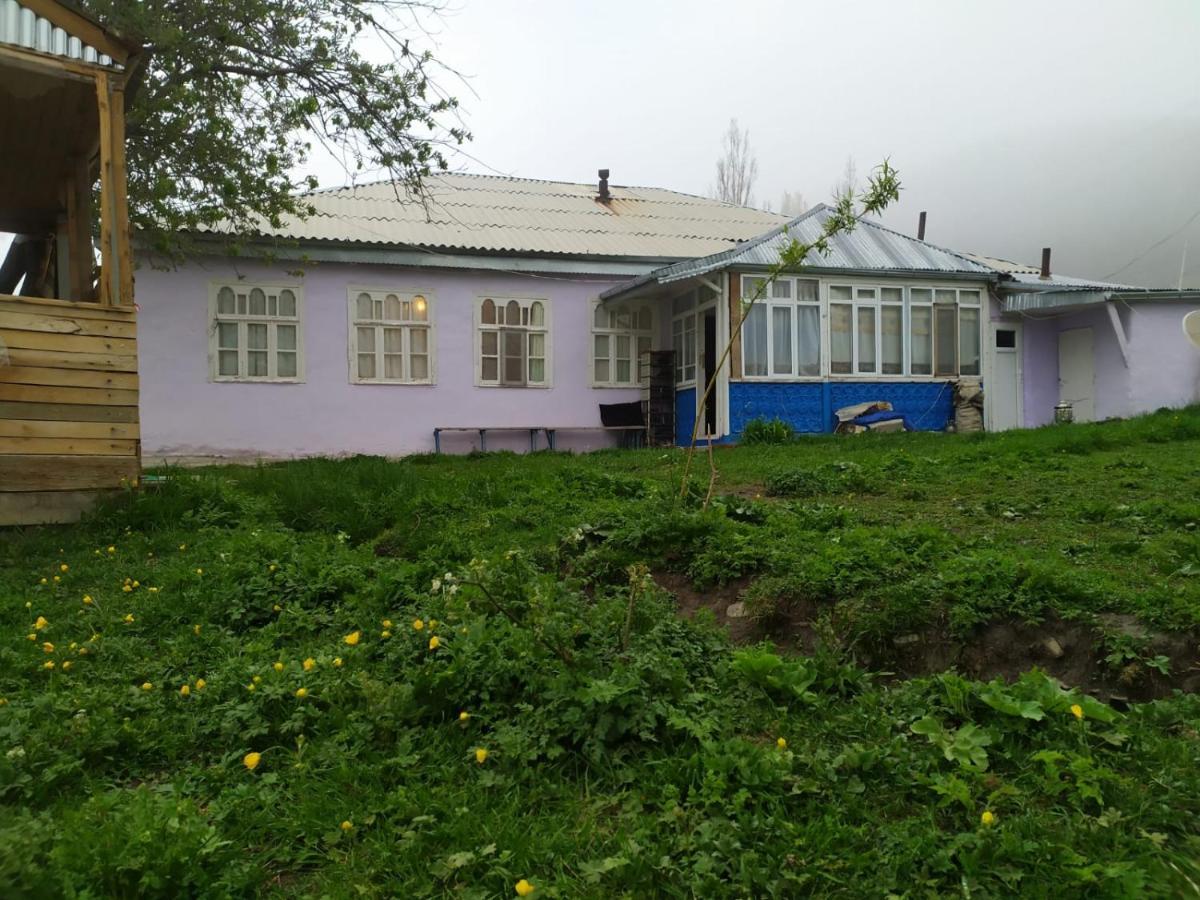 Xinaliq Khinalig Izzet'S Riverside Home Stay Esterno foto