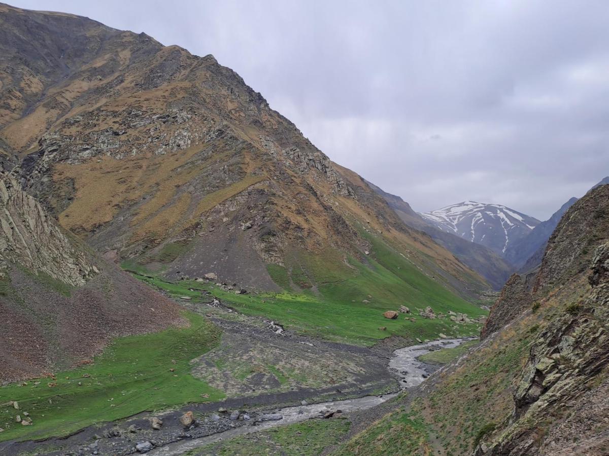 Xinaliq Khinalig Izzet'S Riverside Home Stay Esterno foto