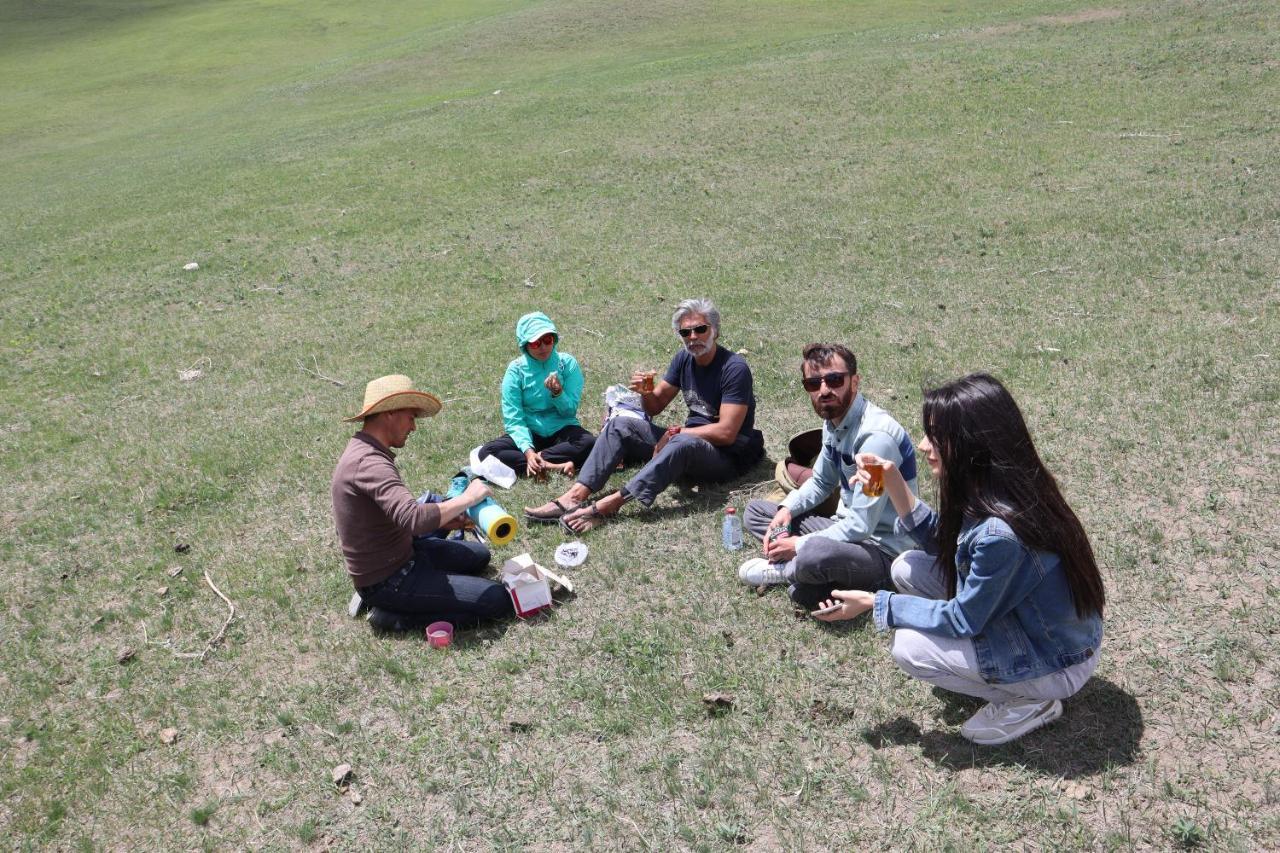 Xinaliq Khinalig Izzet'S Riverside Home Stay Esterno foto