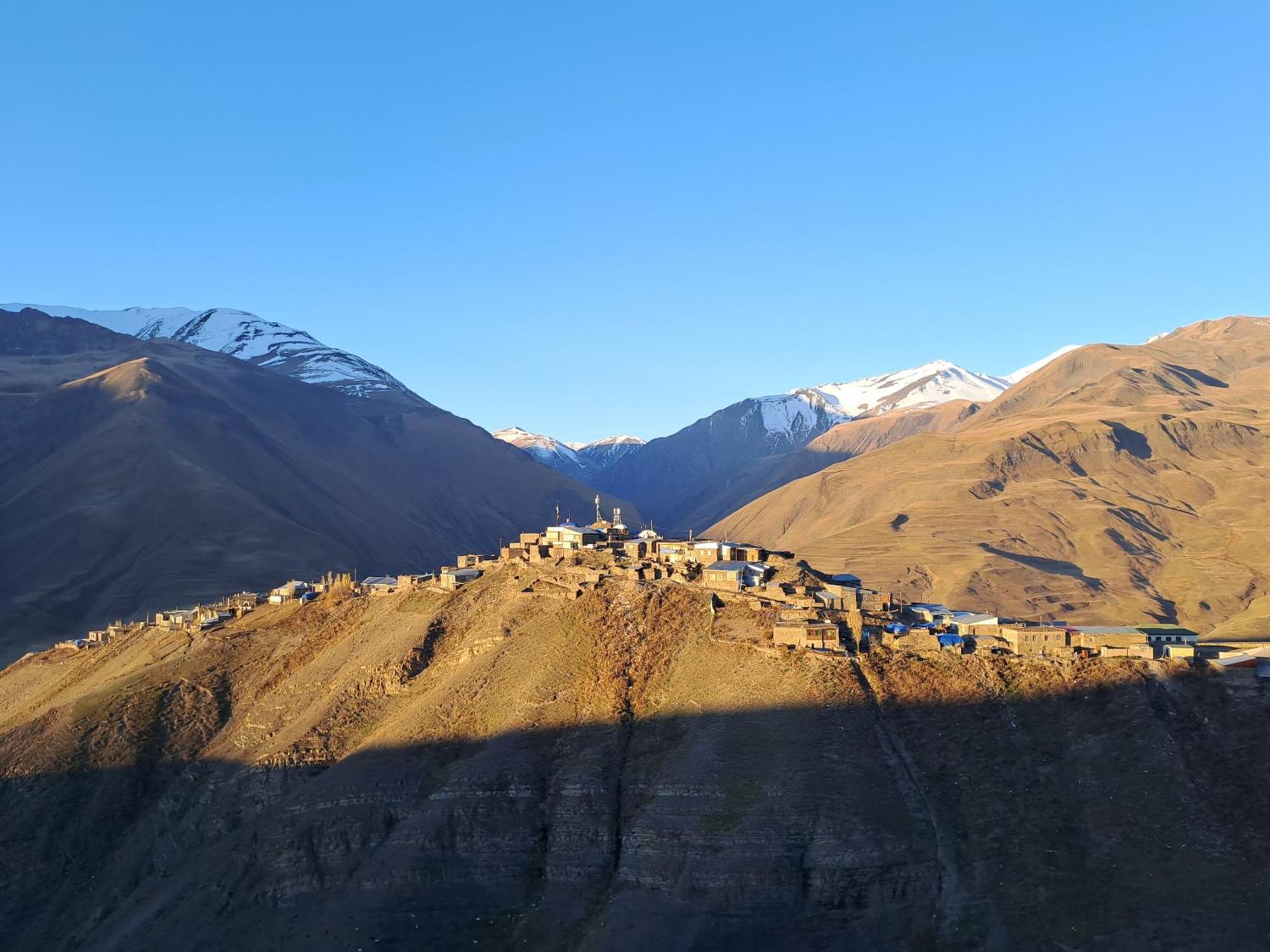 Xinaliq Khinalig Izzet'S Riverside Home Stay Esterno foto