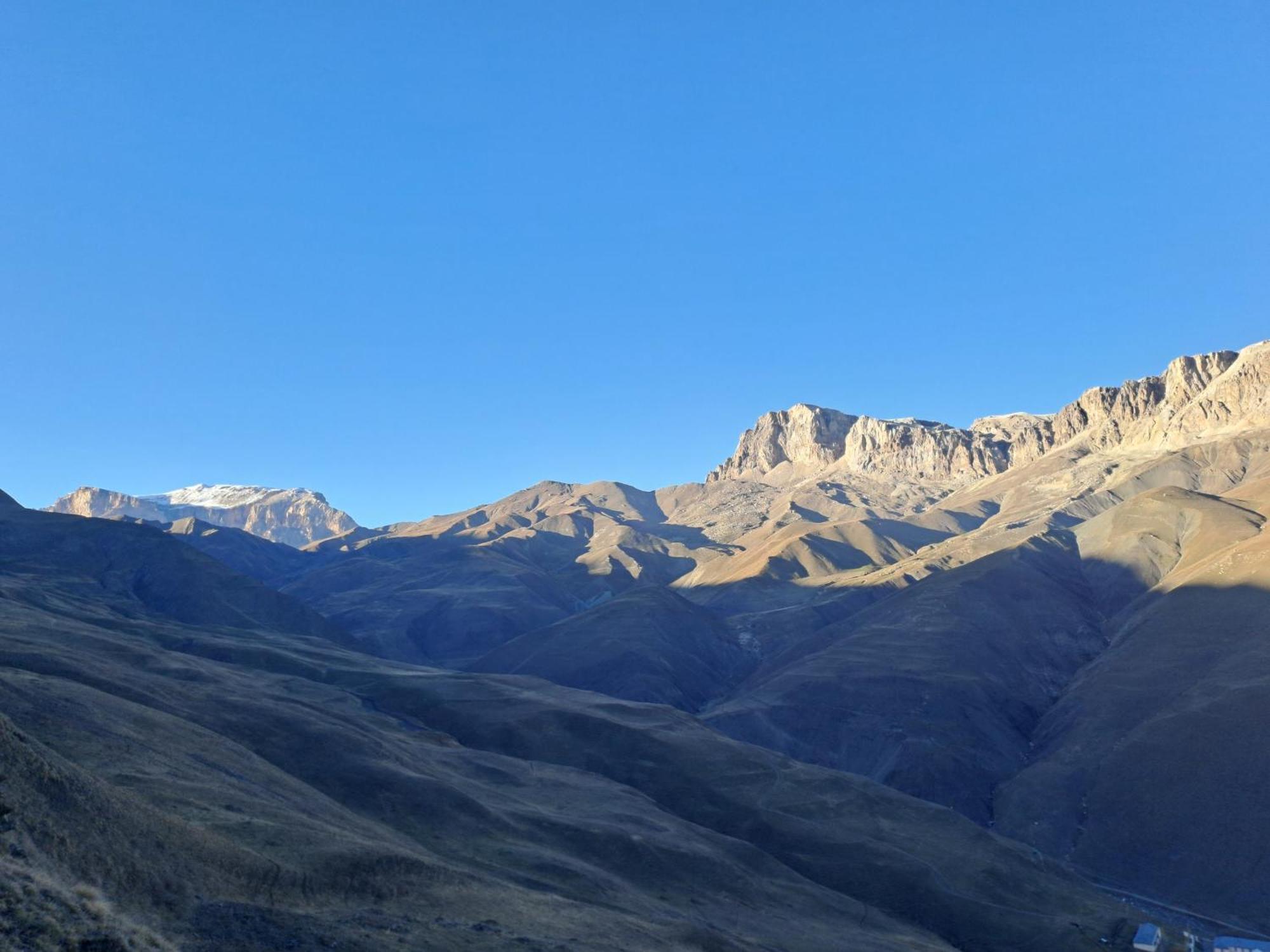 Xinaliq Khinalig Izzet'S Riverside Home Stay Esterno foto