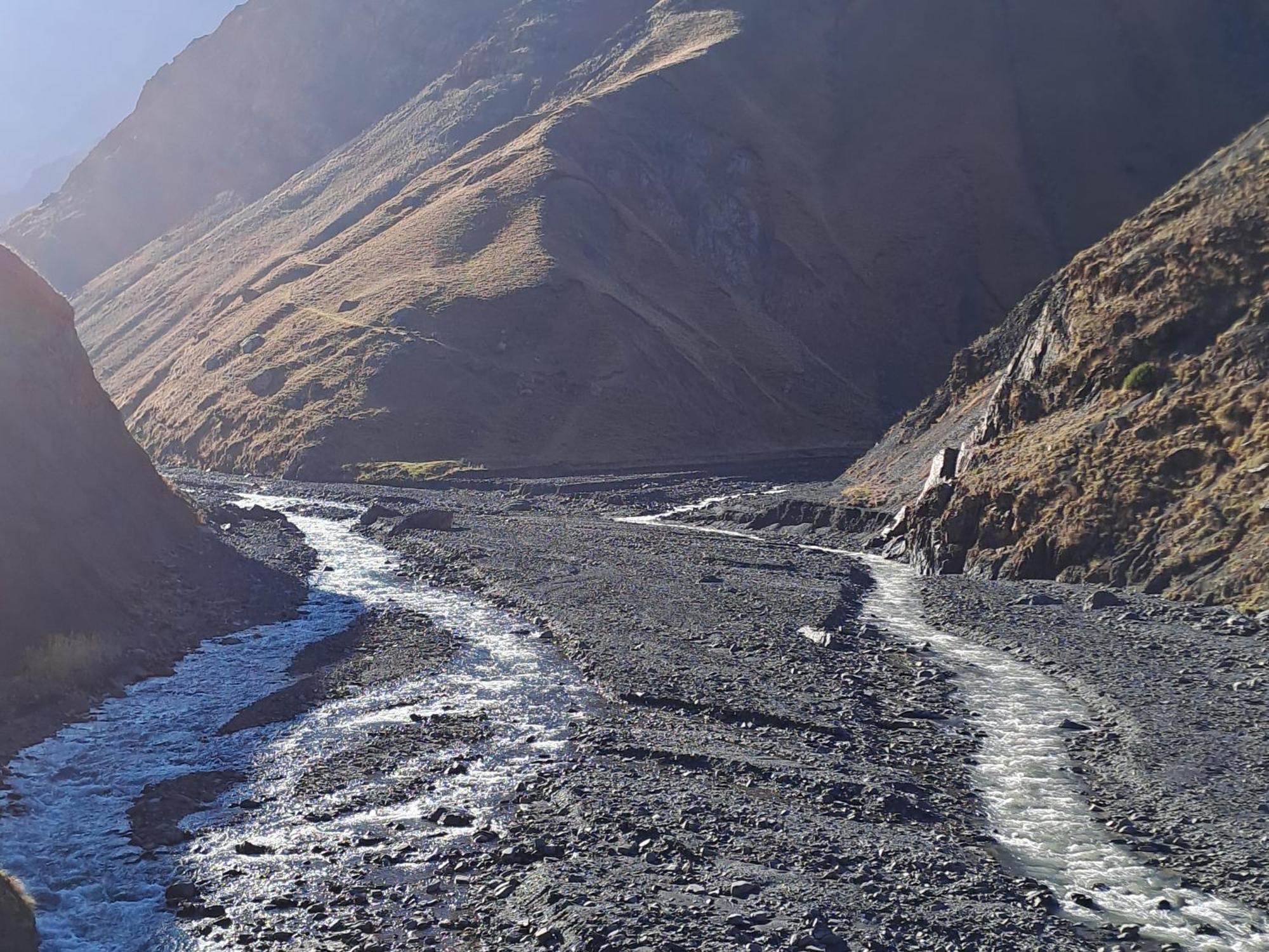 Xinaliq Khinalig Izzet'S Riverside Home Stay Esterno foto