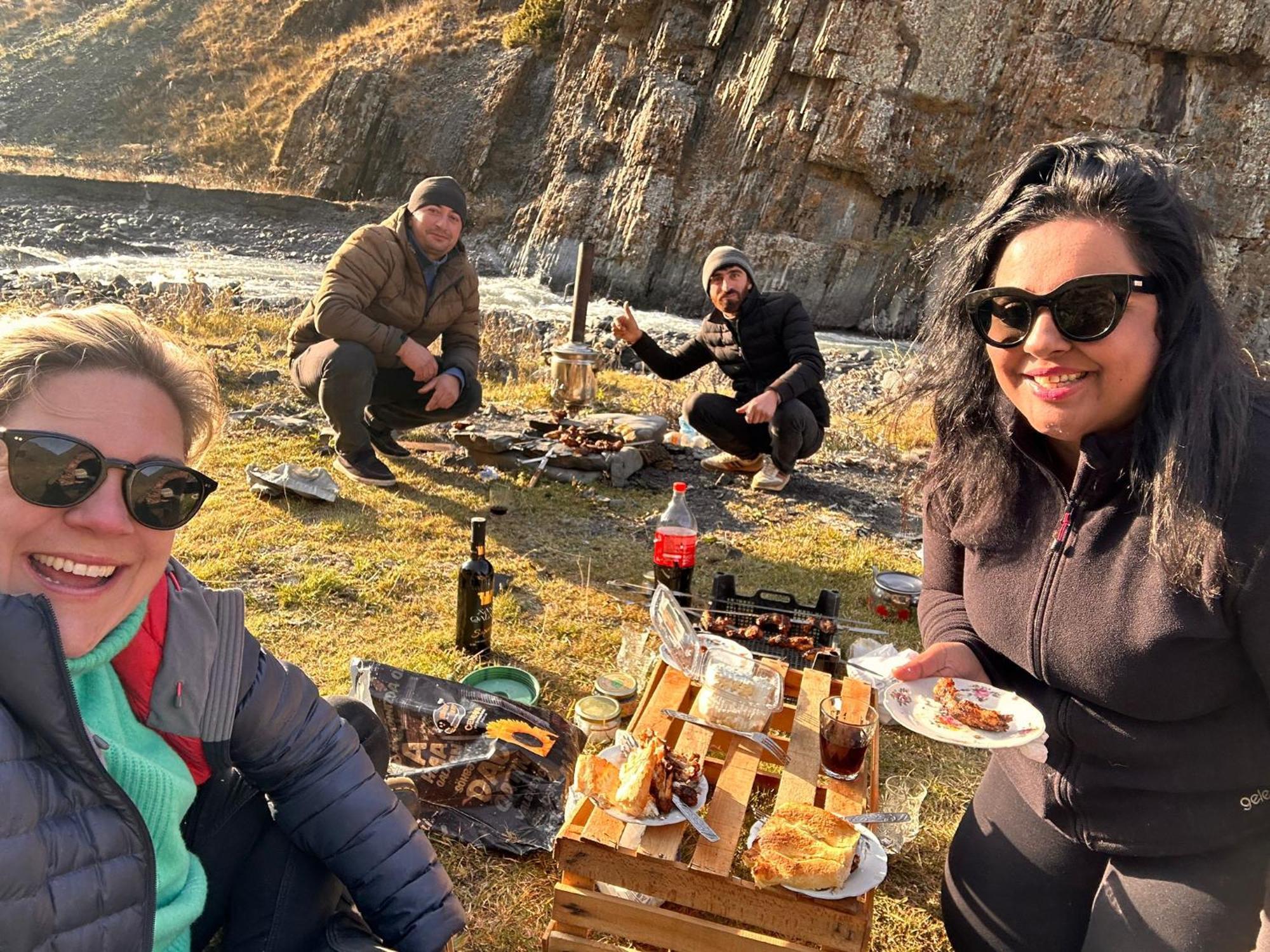 Xinaliq Khinalig Izzet'S Riverside Home Stay Esterno foto