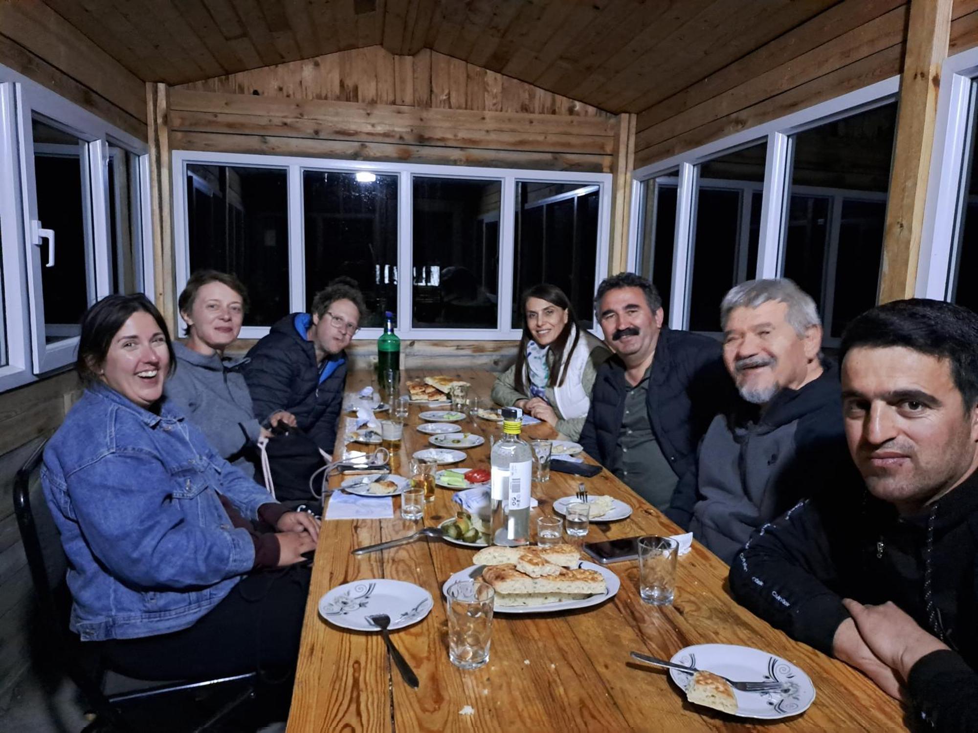 Xinaliq Khinalig Izzet'S Riverside Home Stay Esterno foto
