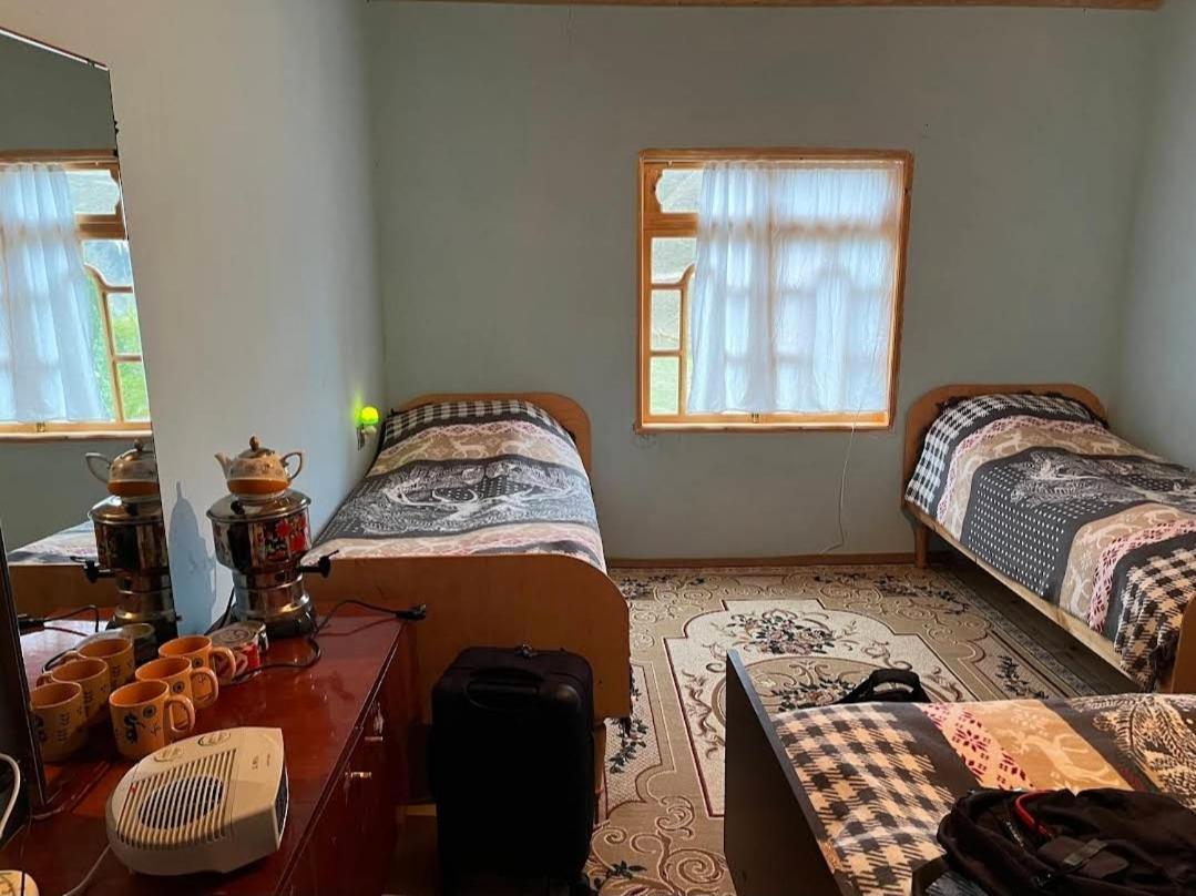 Xinaliq Khinalig Izzet'S Riverside Home Stay Esterno foto