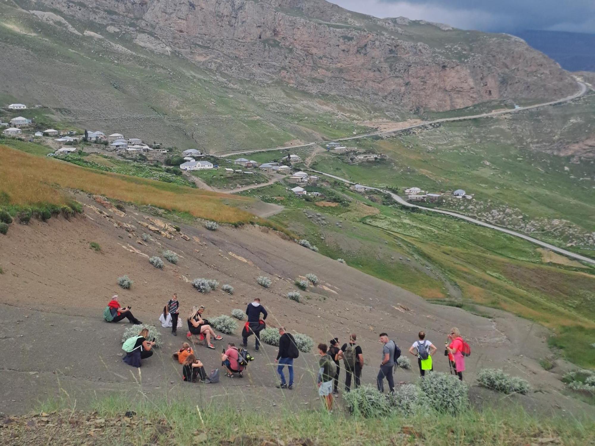 Xinaliq Khinalig Izzet'S Riverside Home Stay Esterno foto