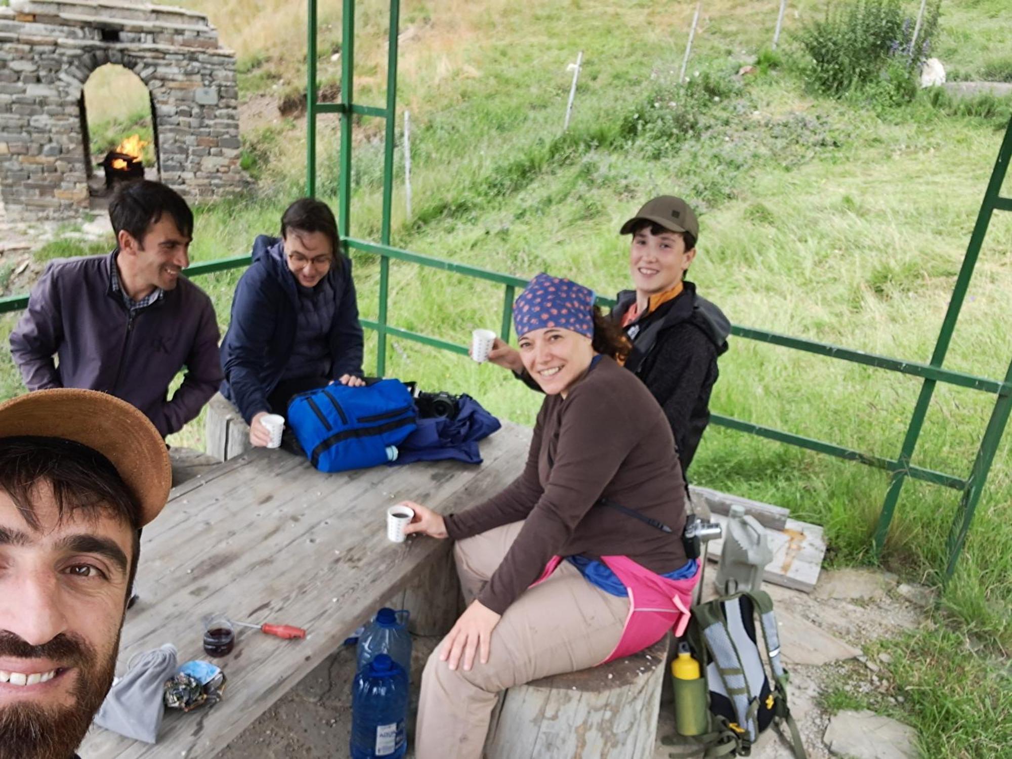 Xinaliq Khinalig Izzet'S Riverside Home Stay Esterno foto