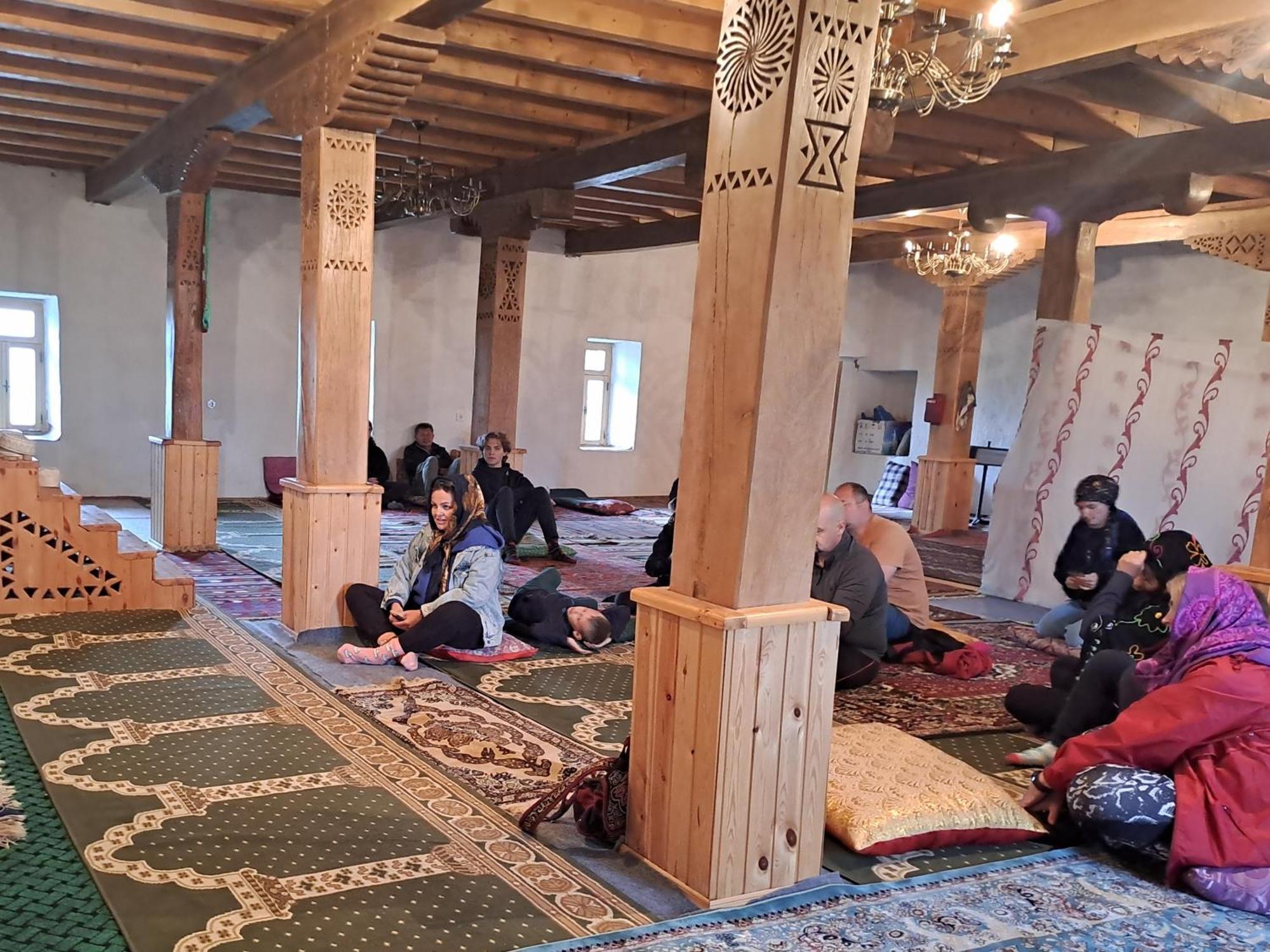 Xinaliq Khinalig Izzet'S Riverside Home Stay Esterno foto
