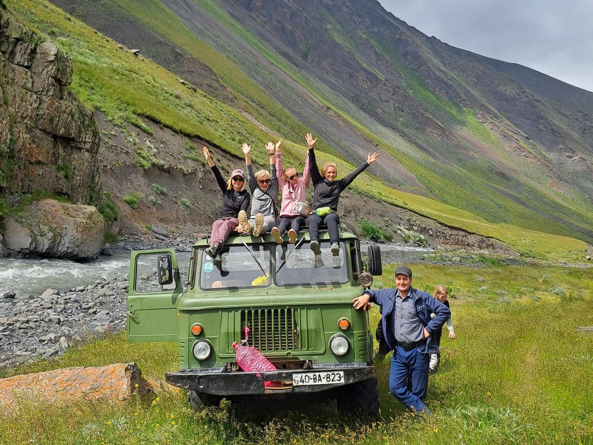 Xinaliq Khinalig Izzet'S Riverside Home Stay Esterno foto